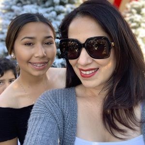 Meet your Posher, Yesenia